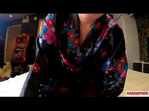 ❤️ Nuori cosplay-tyttö rakastaa seksiä orgasmeihin asti ruiskuttamalla hevostyttöä ja ottamalla suihin. Aasialaistyttö karvainen pillu ja kauniit tissit perinteisessä japanilaisessa puvussa amatöörivideossa, jossa näytetään masturbointia panoleluilla. Sakura 3 OSAKAPORN. ❤️❌ Pornovideo at us ﹏