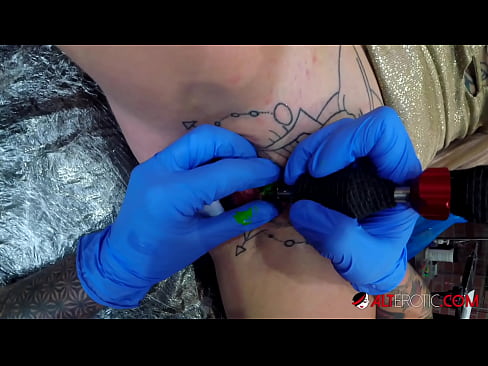 ❤️ Äärimmäisen tatuoitu hottie Sully Savage sai tatuoinnin klitorikseen ❤️❌ Pornovideo at us ﹏